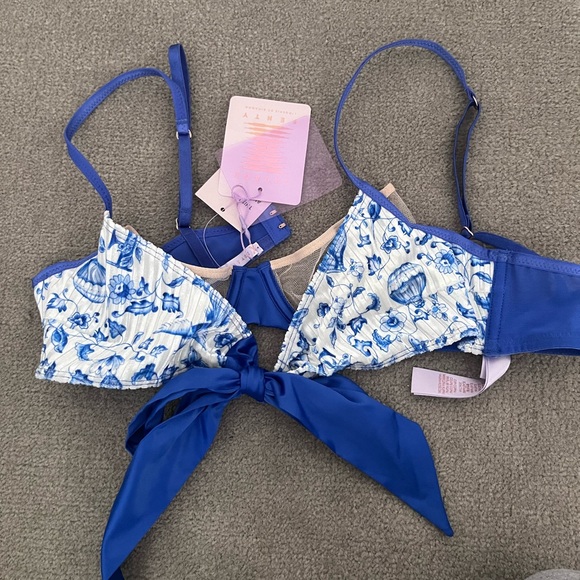 New and Very Gently Used bras for sale. Sizes 34B to 34C - Picture 3 of 7